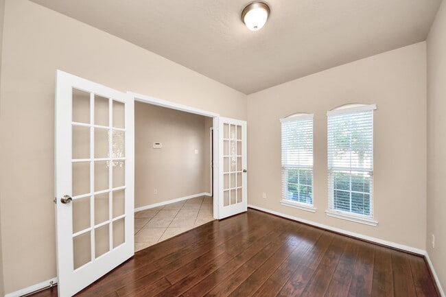 Photo - 3115 Lake Dr