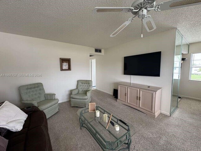 Photo - 536 Fanshaw M Unit 536