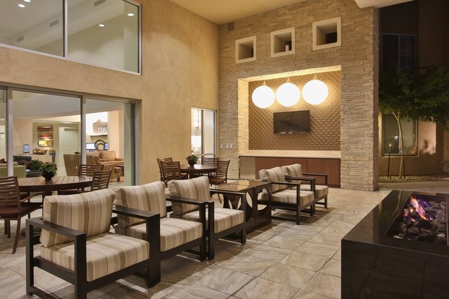 The Met at Fashion Center apartments — community photo
