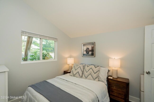 Photo - 9 Bolster Ln NE