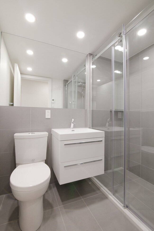 Photo - 3460 Rue Durocher Unit 602