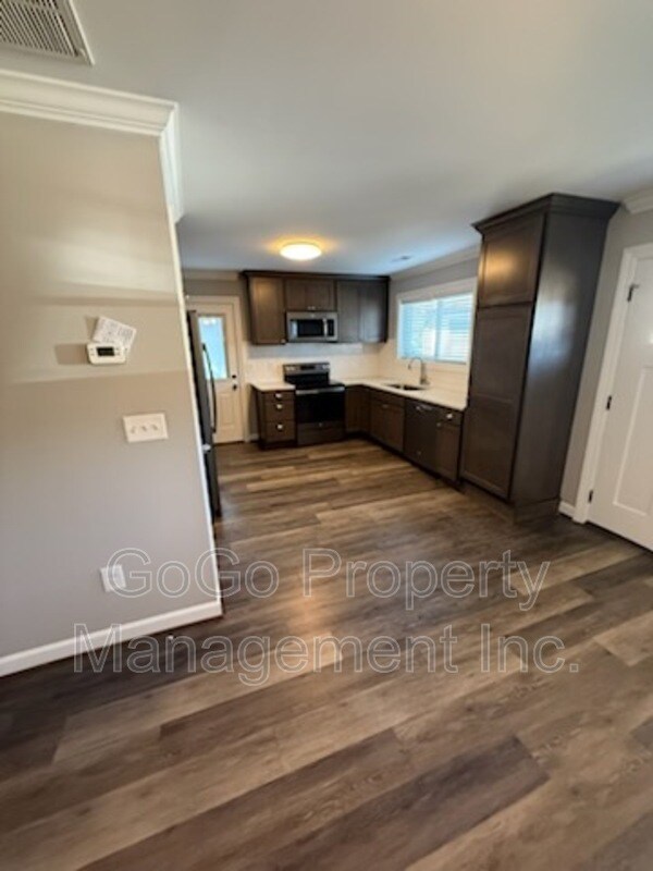 Photo - 306 W College St