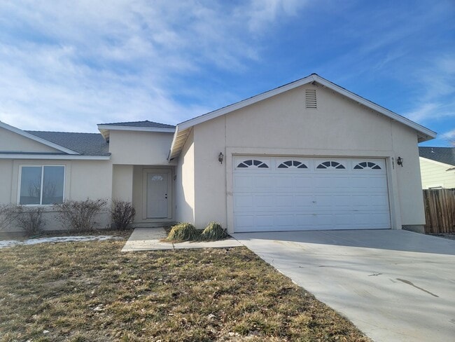 Photo - Cute 3 bedroom , 2 bath home on the Fernley Golf Course, $1900 a month, $2000 security deposit