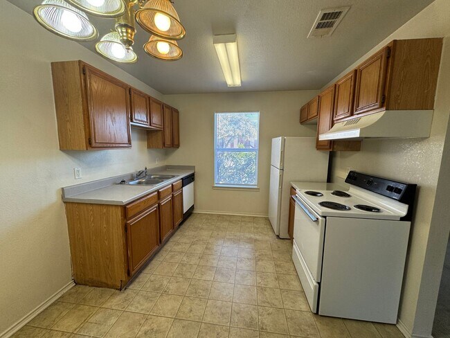 Photo - 1505 Benttree Dr Unidad B