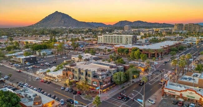 Building Photo - 4020 N Scottsdale Rd Unit 2010