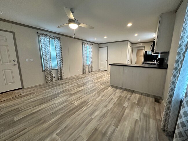 Photo - 855 W Jefferson St