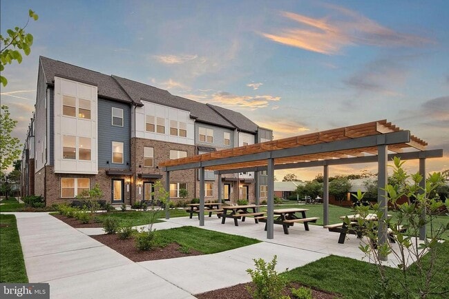 Photo - 2152 Glacier Rd