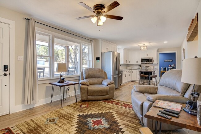 Photo - Fully Furnished Modern 3 bedroom Home!