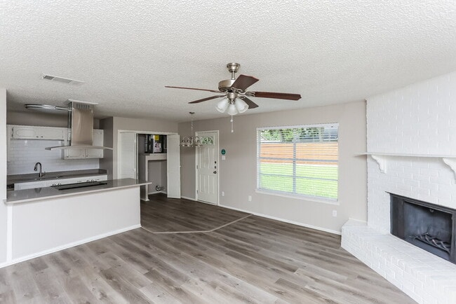 Photo - 603 S Waxahachie St