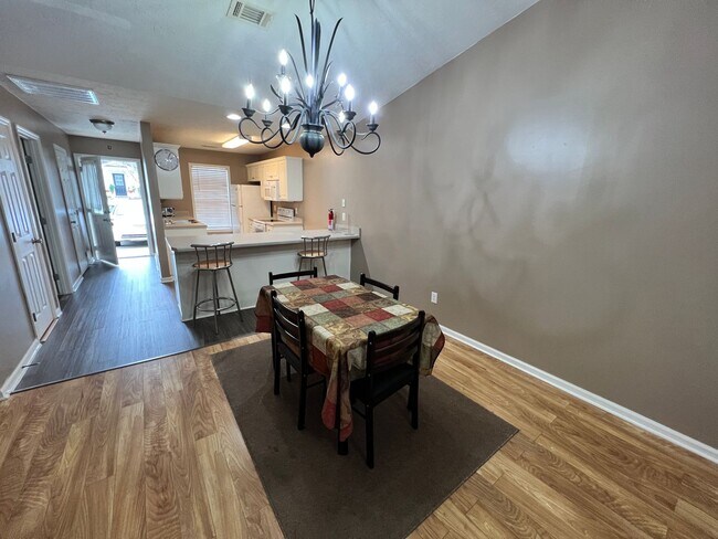 Photo - 129 Bennington Ln