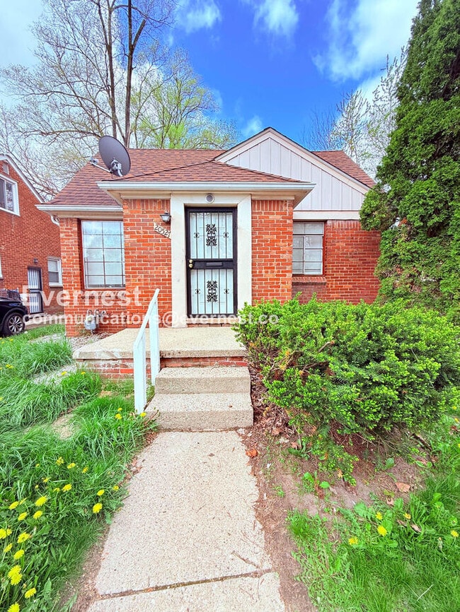 Building Photo - 20527 Rosemont Ave