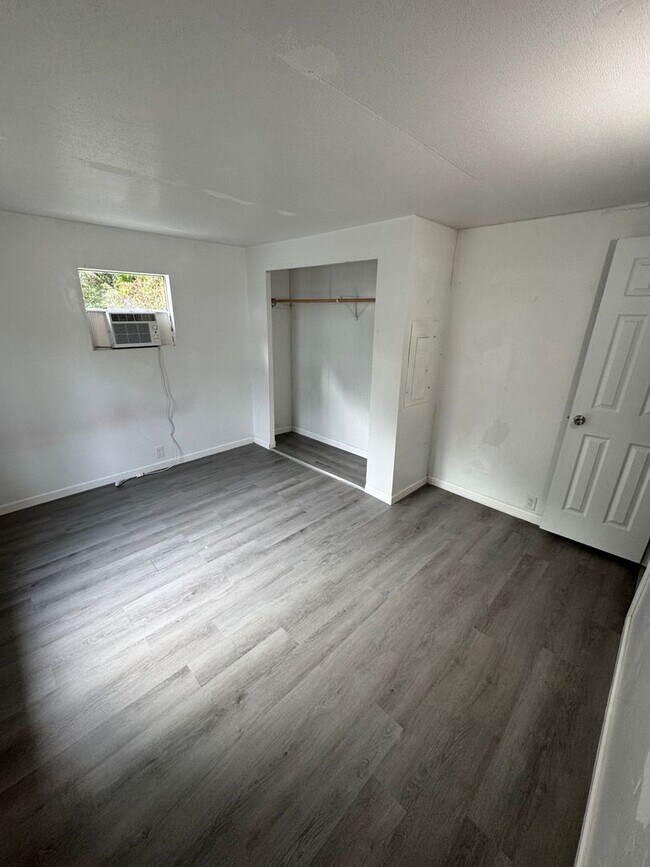 Photo - 711 Nashville Rd Unit 1