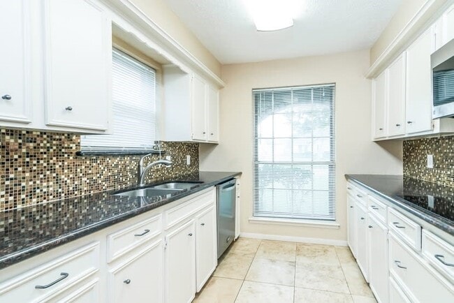Building Photo - 10127 Sagerock Dr Rental