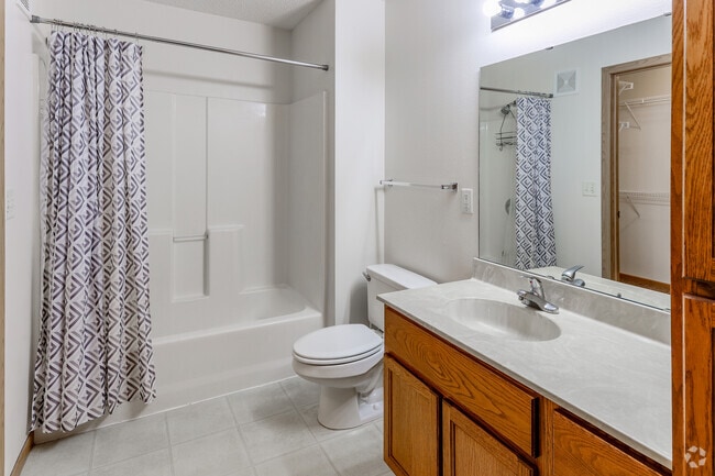 2BR, 1BA - 885SF - Bathroom