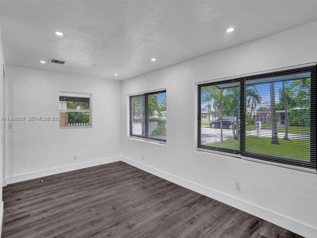 Photo - 6420 SW 22nd Ct