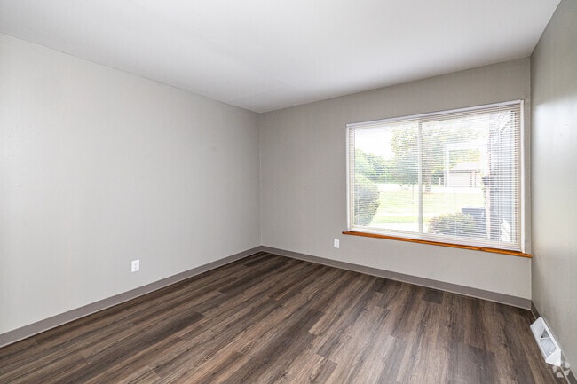 2BR, 2BA - 1,100SF - Living Room