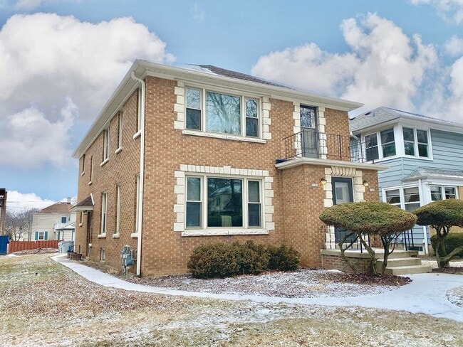 Building Photo - 2787 N Sholes Ave