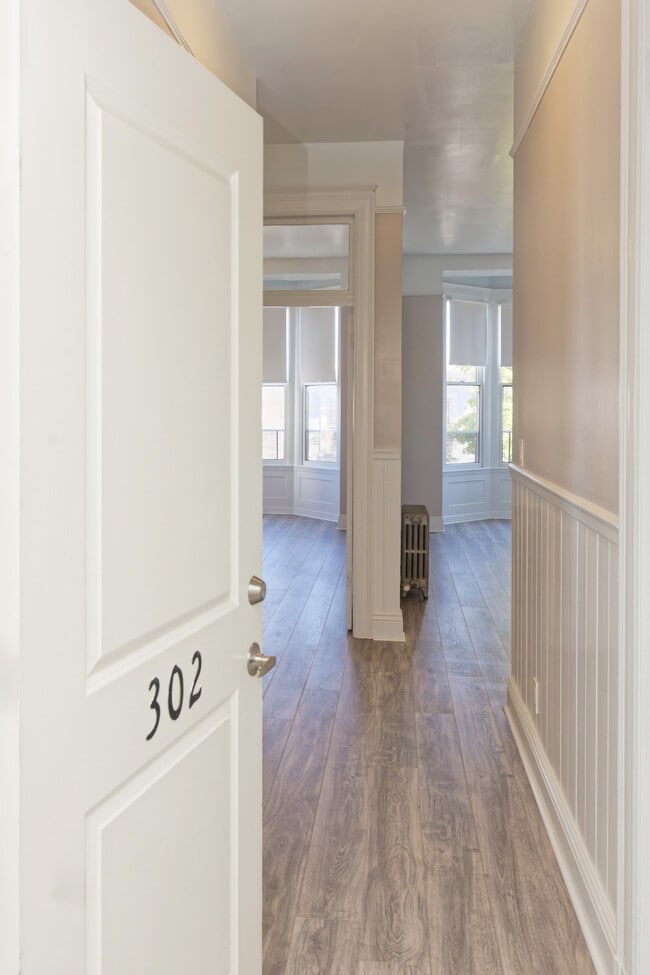 Photo - 337-341 Georgia St