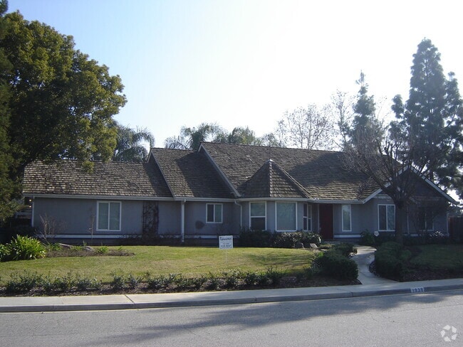 Building Photo - South West Home with Pool.