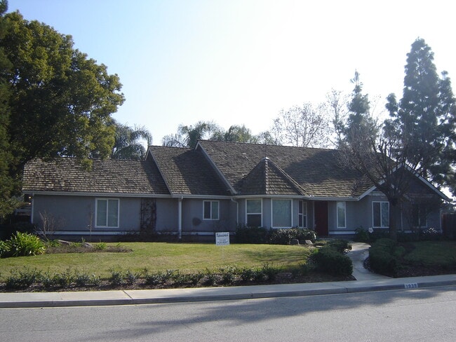 South West Home with Pool. - South West Home with Pool.