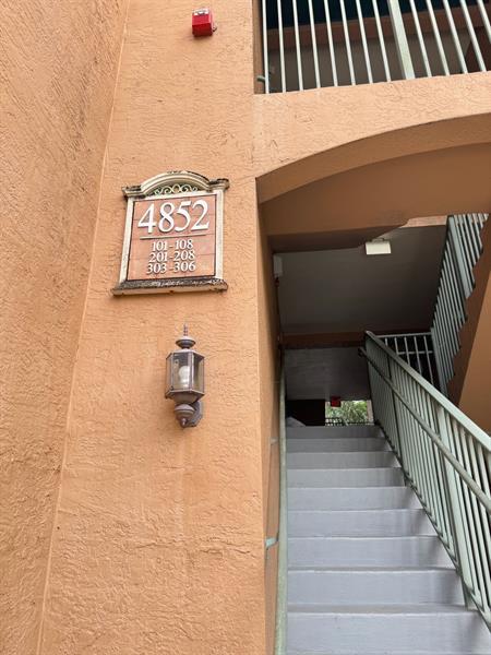 Photo - 4852 N State Rd 7 Unidad 3204 Rental