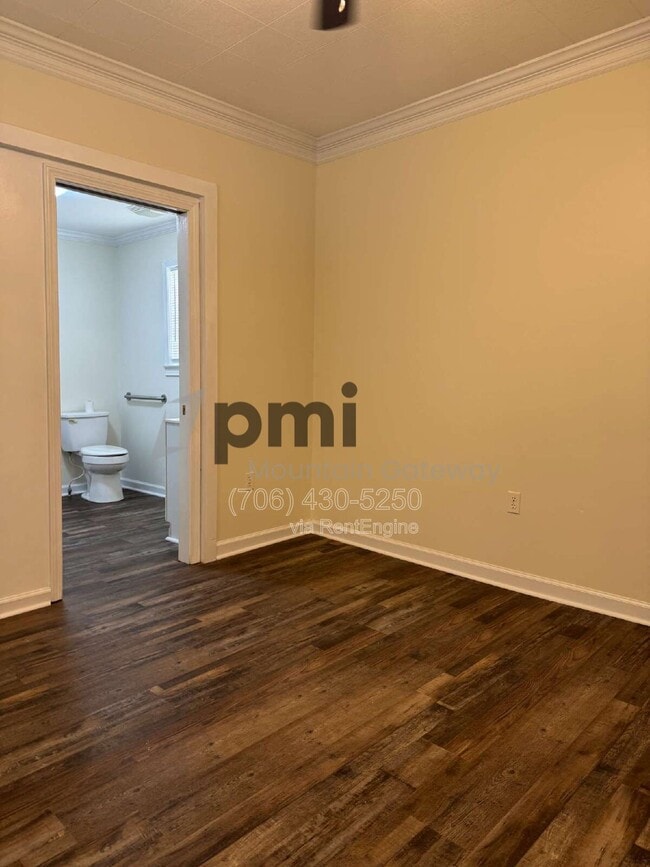 Photo - 319 Oak Ave