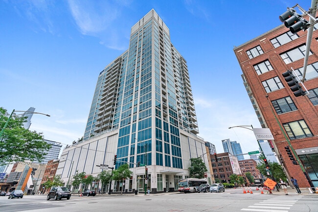 Building Photo - 757 N Orleans St Rental