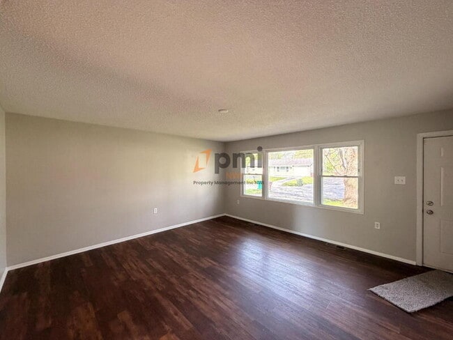 Photo - 774 Fox River Rd