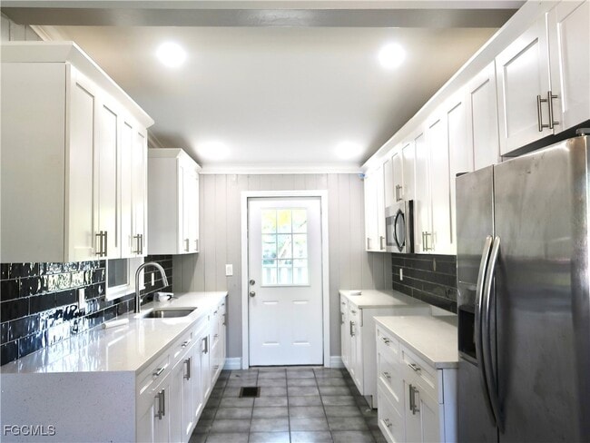 Photo - 257 E Yeomans Ave