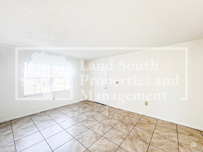 Photo - 5824 Charlton Dr