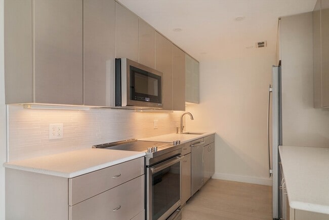 Building Photo - 111 Perkins St Unit 091