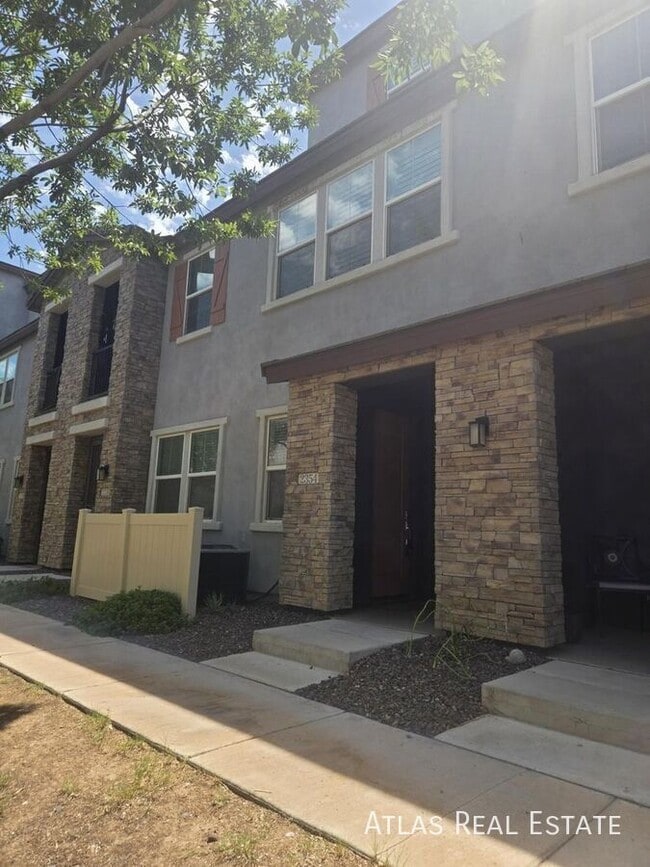Photo - 2354 E Huntington Dr