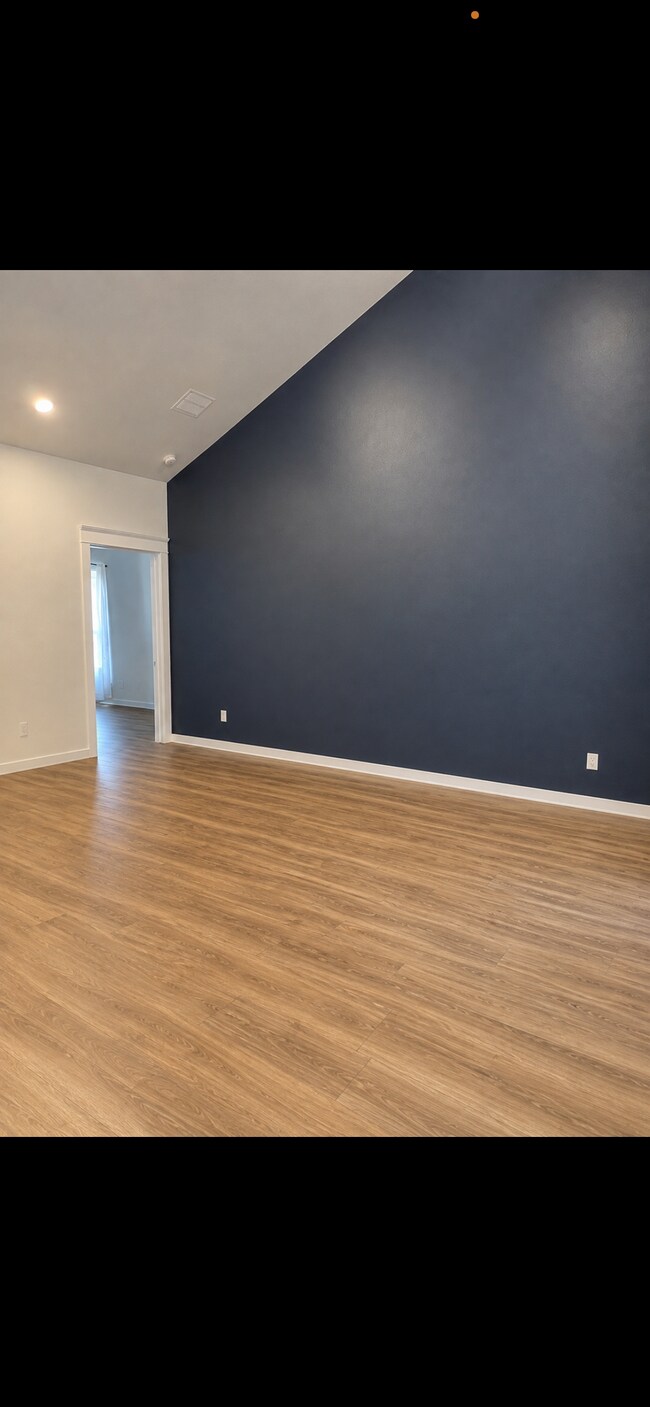 1679 Pickens Cir