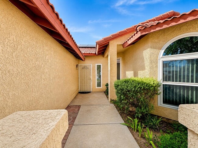 68412 Descanso Cir