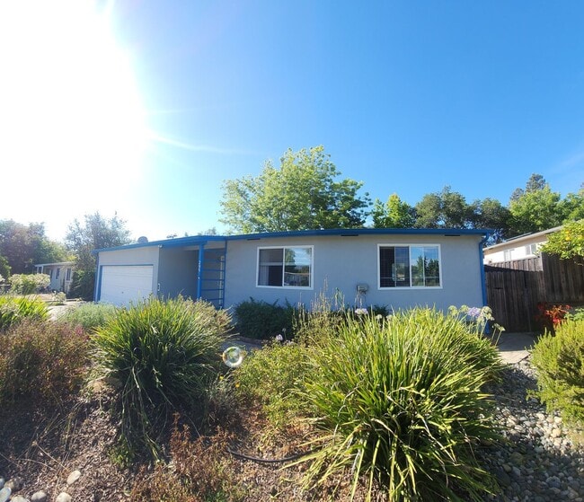 2 bedroom 1 bath home in fantastic location - 2 bedroom 1 bath home in fantastic location