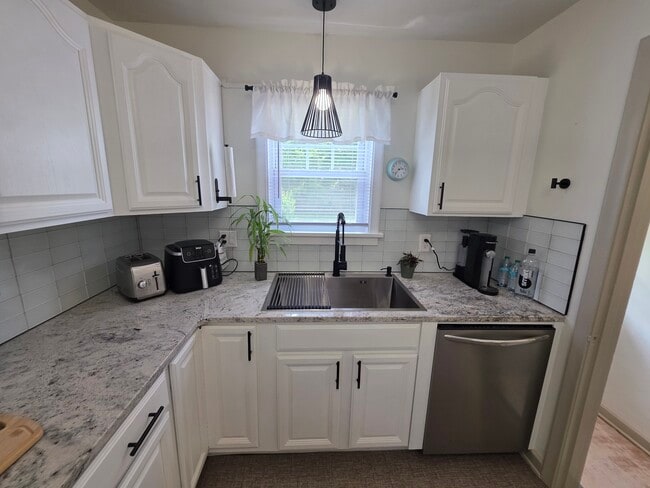 Photo - 915 Mackow Dr