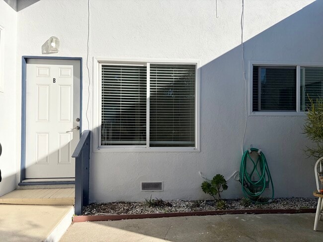 Building Photo - 1436 Manhattan Beach Blvd Unit B