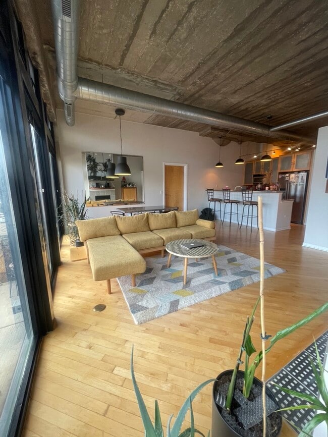 Great Room - 1000 W 15th St Unit 125