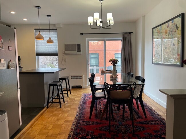 Photo - 3446 Corlear Ave Unidad #1