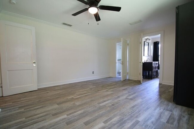 Photo - (("Wake Up in a Home YOU Love")) 2/2 STUNNING House Close to Exciting Downtown Fort Worth! An ABS...