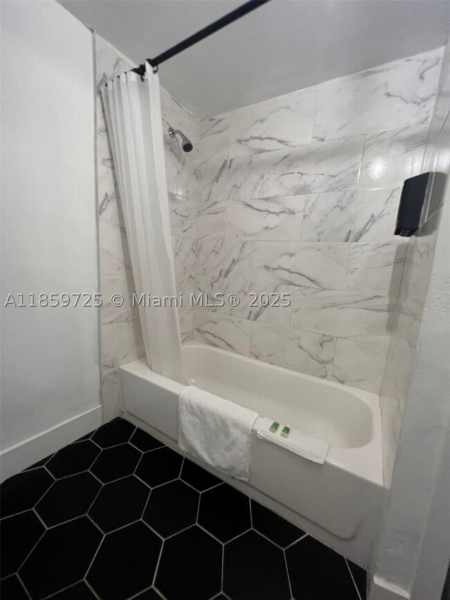 Photo - 2701 NW 24th St Unit R