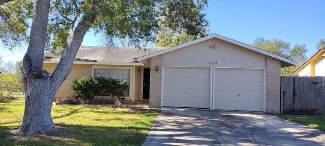 Building Photo - 3bdrm/2bath 2 car Garage Rental