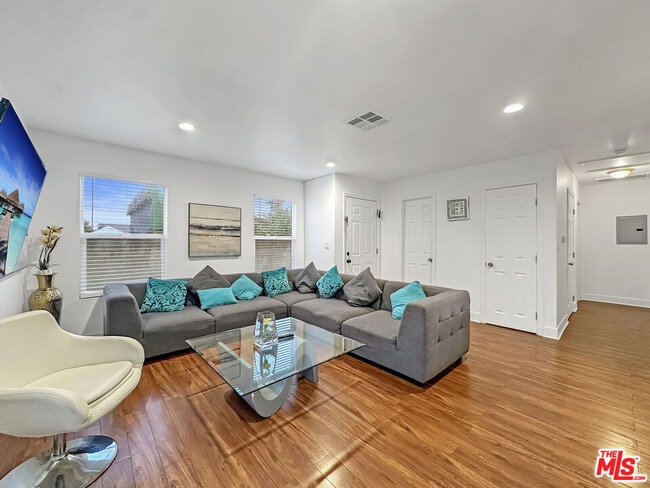 Photo - 10328 Firmona Ave