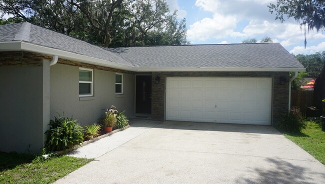 Photo - 3 Bedrooms / 2 Bath Brandon Home