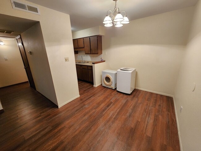 Photo - Huntington Condominiums, ground level, immaculate 1BR, 1BTH. Near biking/walking trails! Unit 126