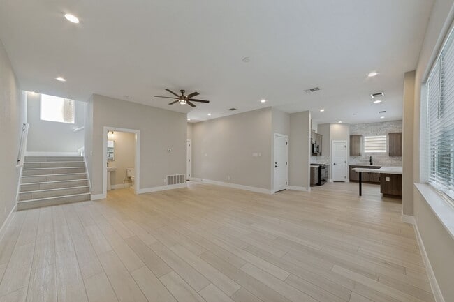 Photo - 1618 W Lawndale Dr