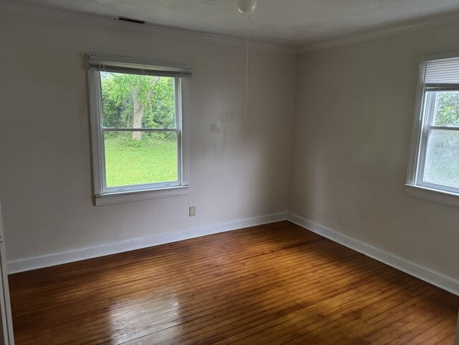 Photo - 206 Charles St