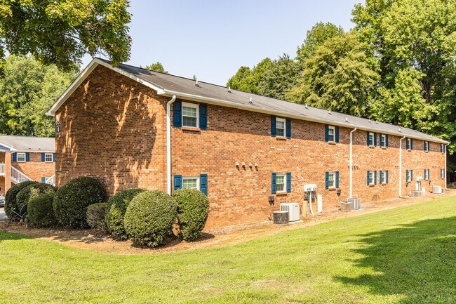 Holly Leaf Apartments