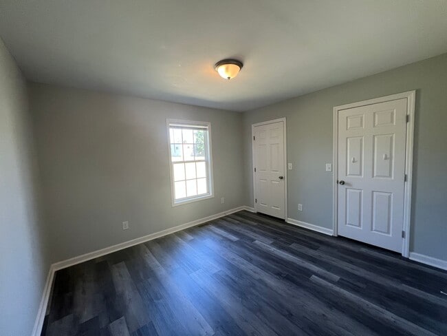 2 Bedroom Duplex House with Yard - 2 Bedroom Duplex House with Yard