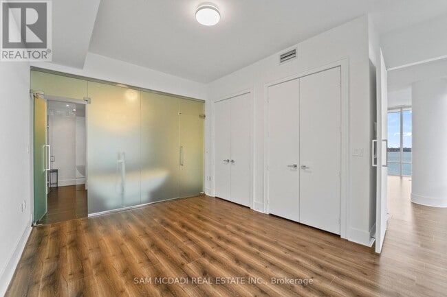 Photo - 29 Queens Quay E Unité 914